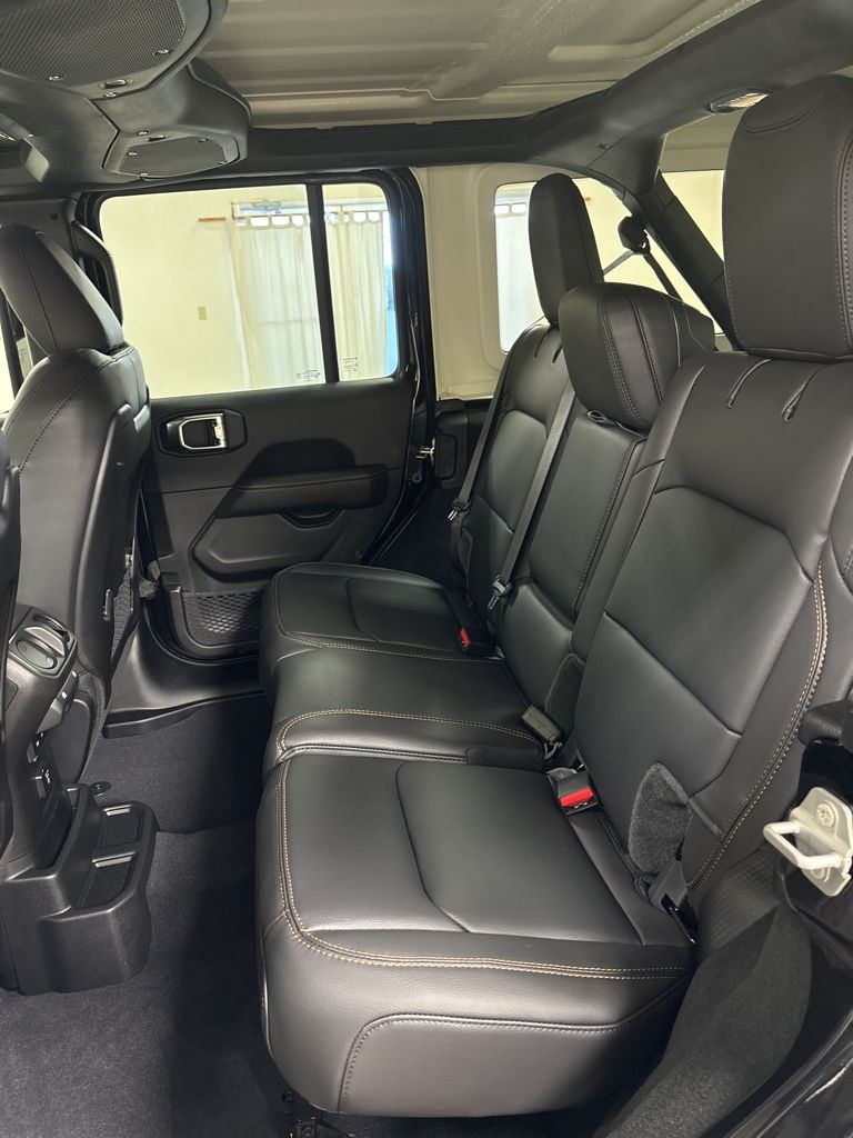 2025 Jeep Wrangler 4-Door Sahara - Photo 23