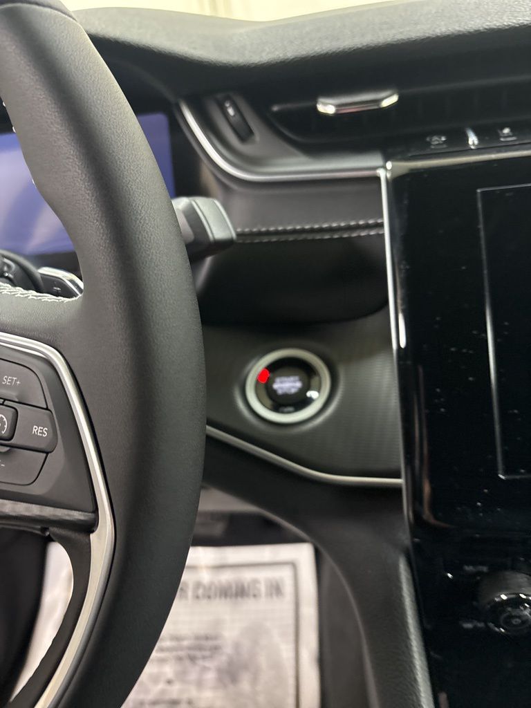 2025 Jeep Grand Cherokee Altitude - Photo 12
