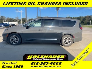 2023 Chrysler Pacifica Limited Minivan/Van for sale near Bellville IL