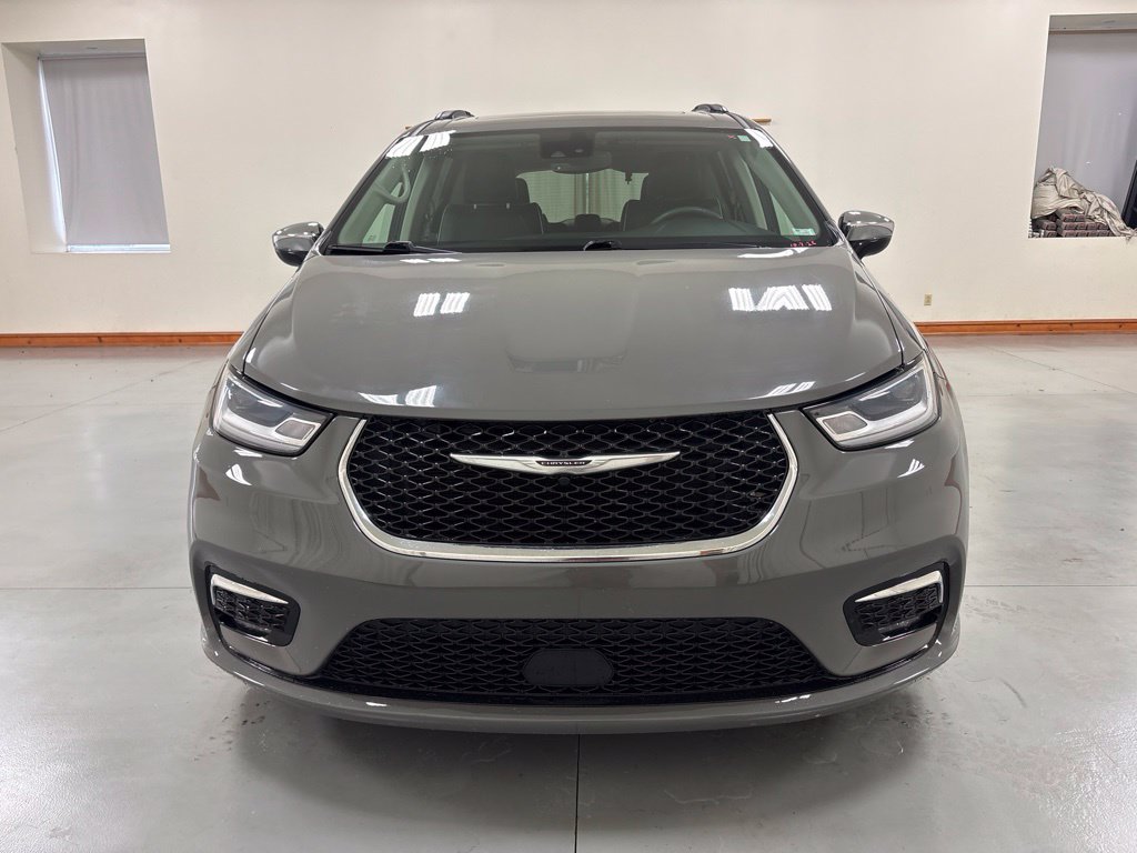 Used 2023 Chrysler Pacifica Limited Minivan/Van