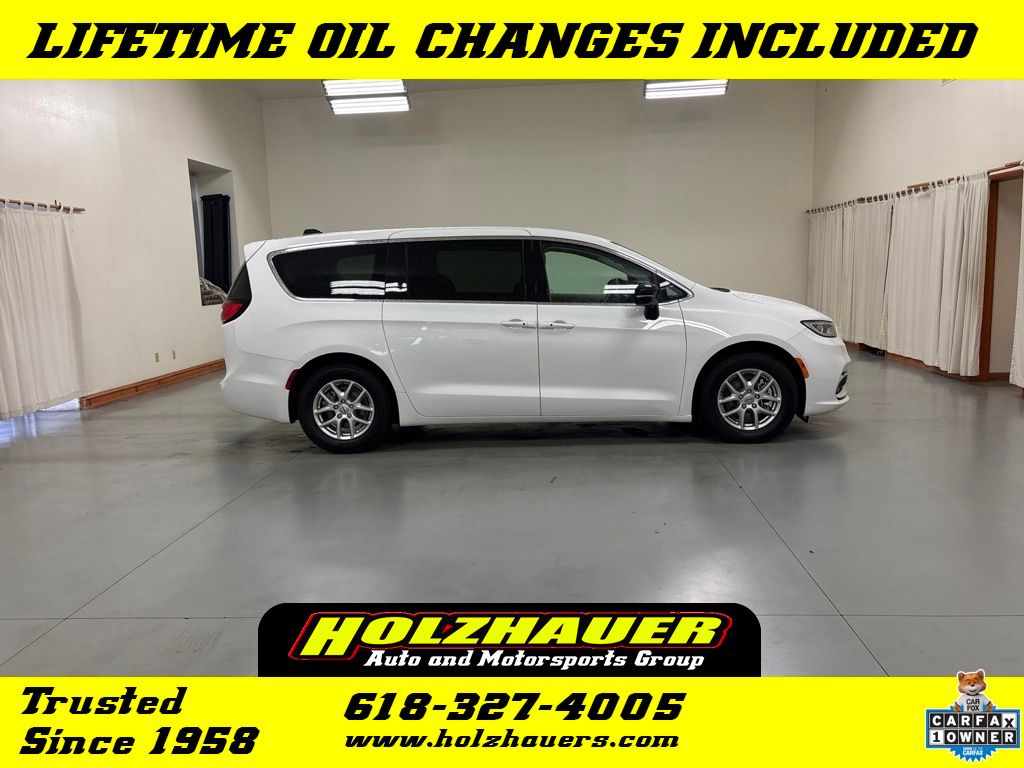 2024 Chrysler Pacifica Touring L Minivan/Van for sale near Bellville IL