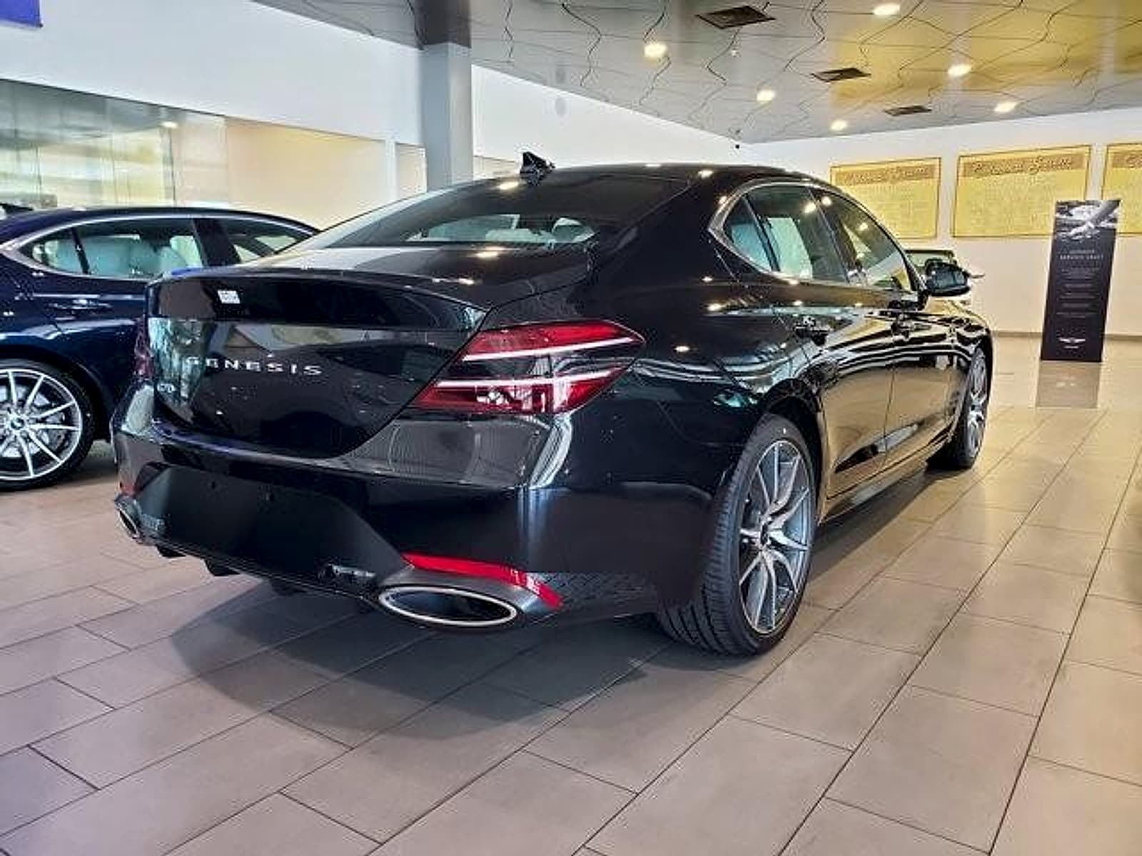 2026 GENESIS G70 Standard - Photo 4