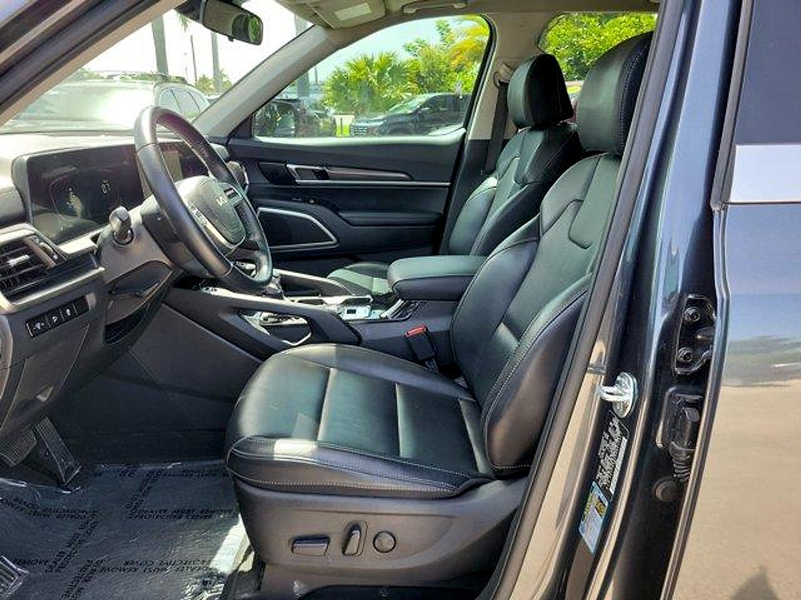 2024 Kia Telluride S - Photo 15