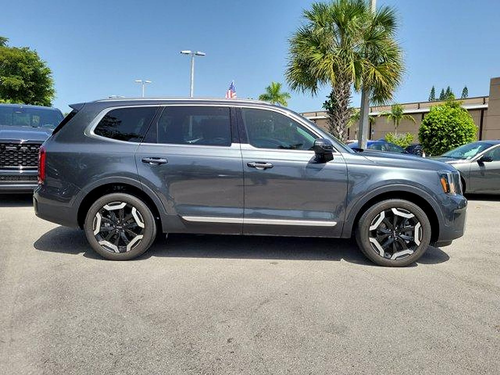 2024 Kia Telluride S - Photo 4
