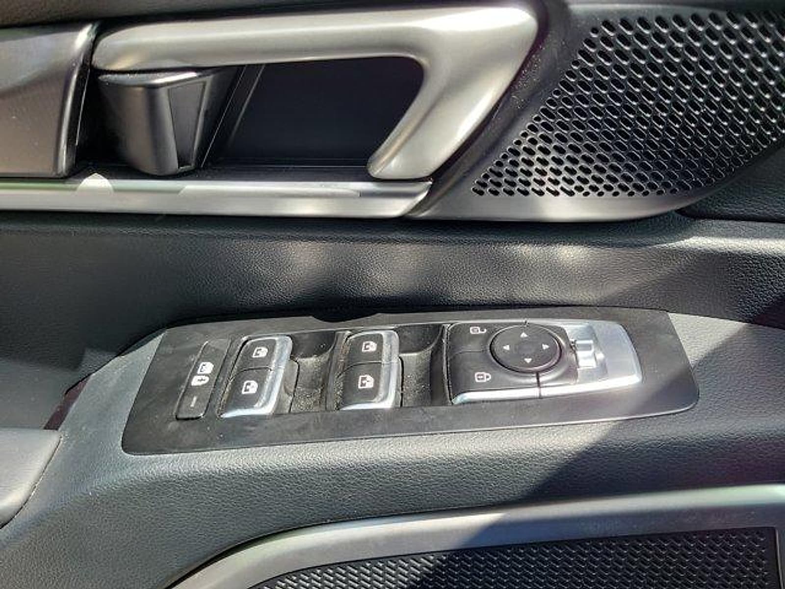 2024 Kia Telluride S - Photo 20