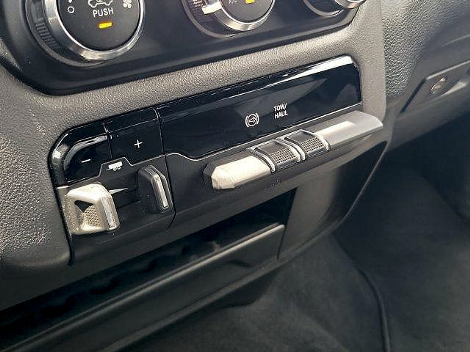 2024 RAM Ram 3500 Pickup Big Horn - Photo 32