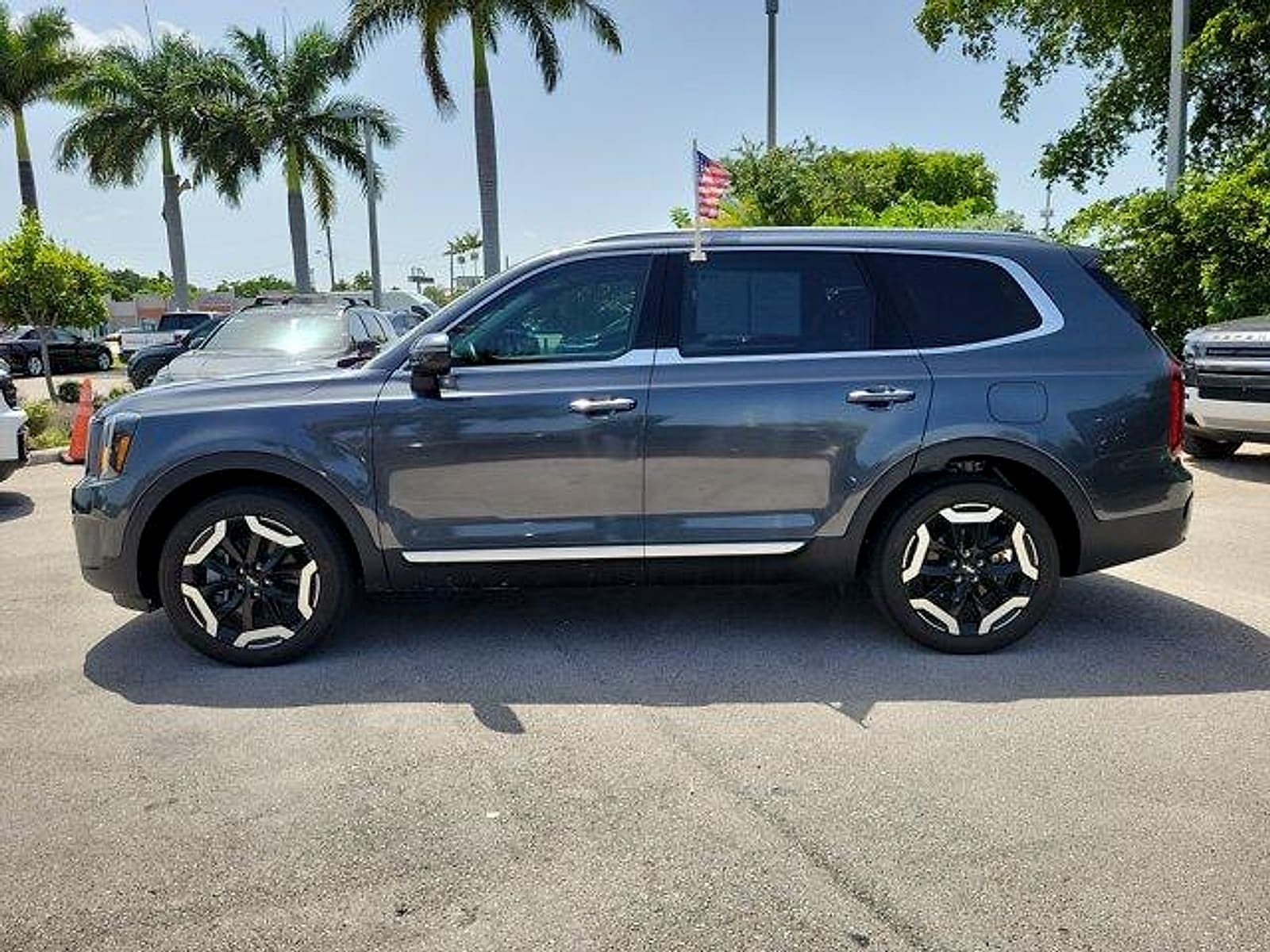 2024 Kia Telluride S - Photo 8