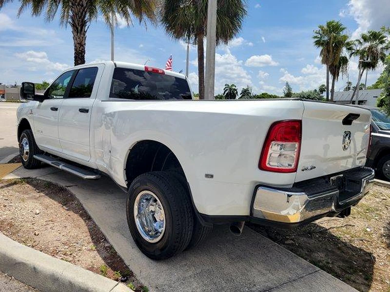 2024 RAM Ram 3500 Pickup Big Horn - Photo 7