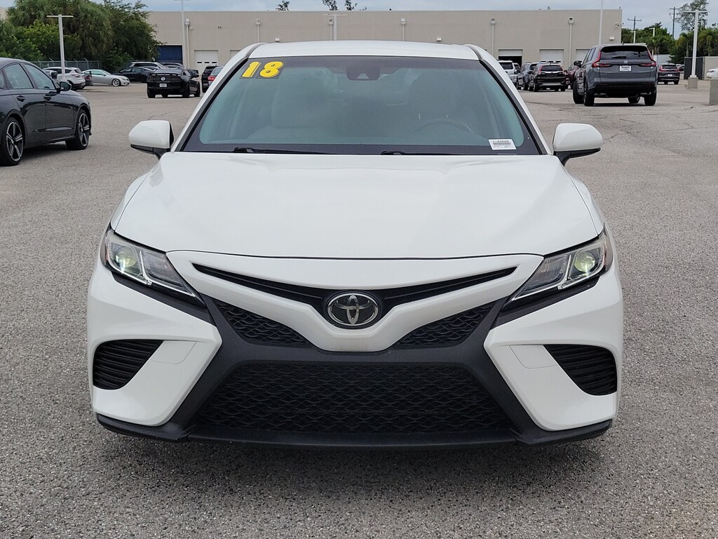 Used 2020 Toyota Camry Hybrid XLE Sedan