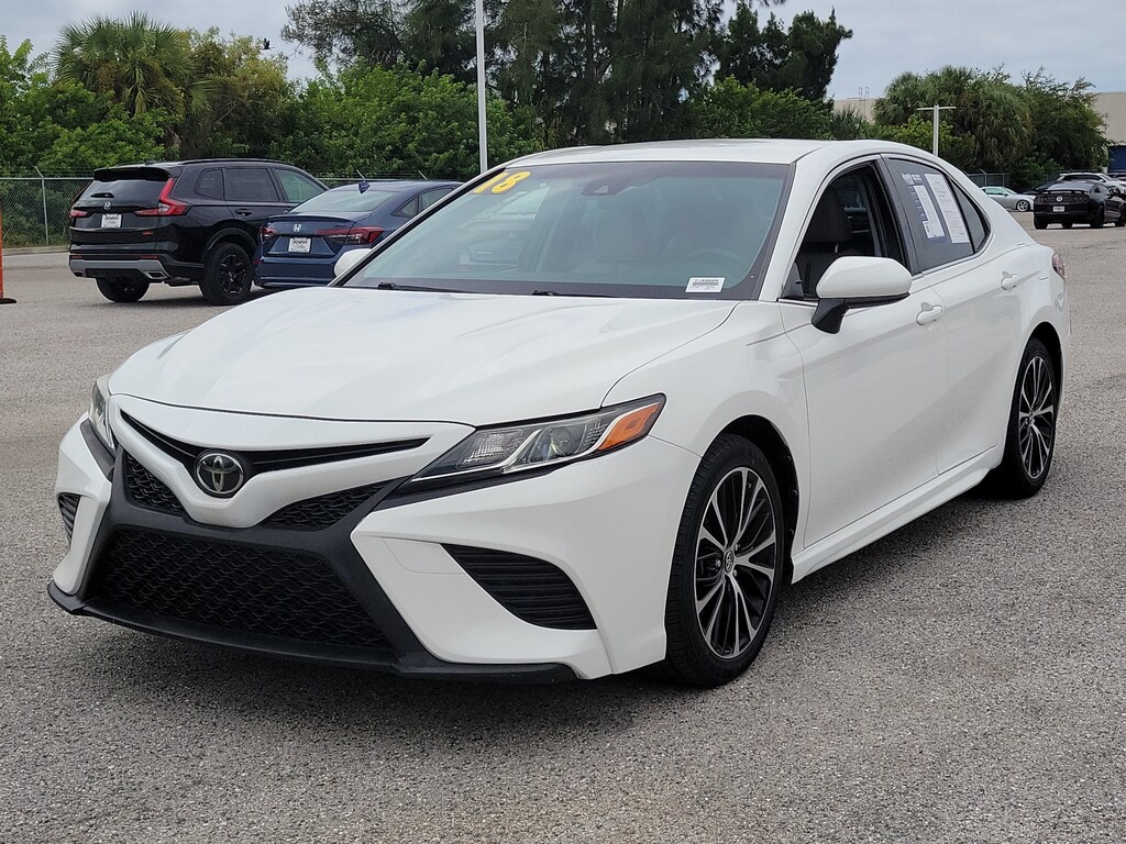 Used 2020 Toyota Camry Hybrid XLE Sedan