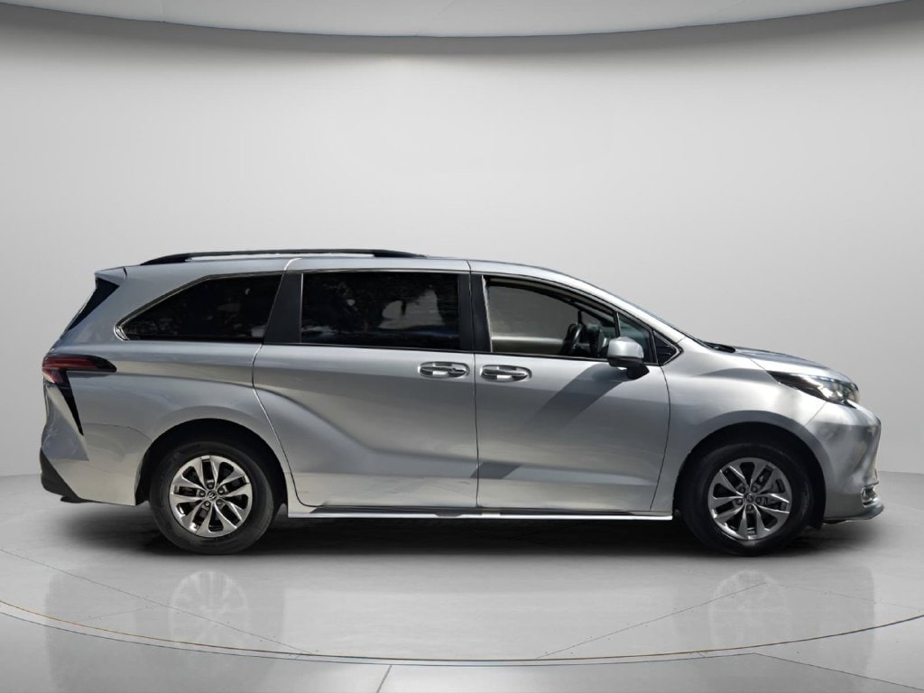 Used 2022 Toyota Sienna XLE 8 Passenger Minivan/Van