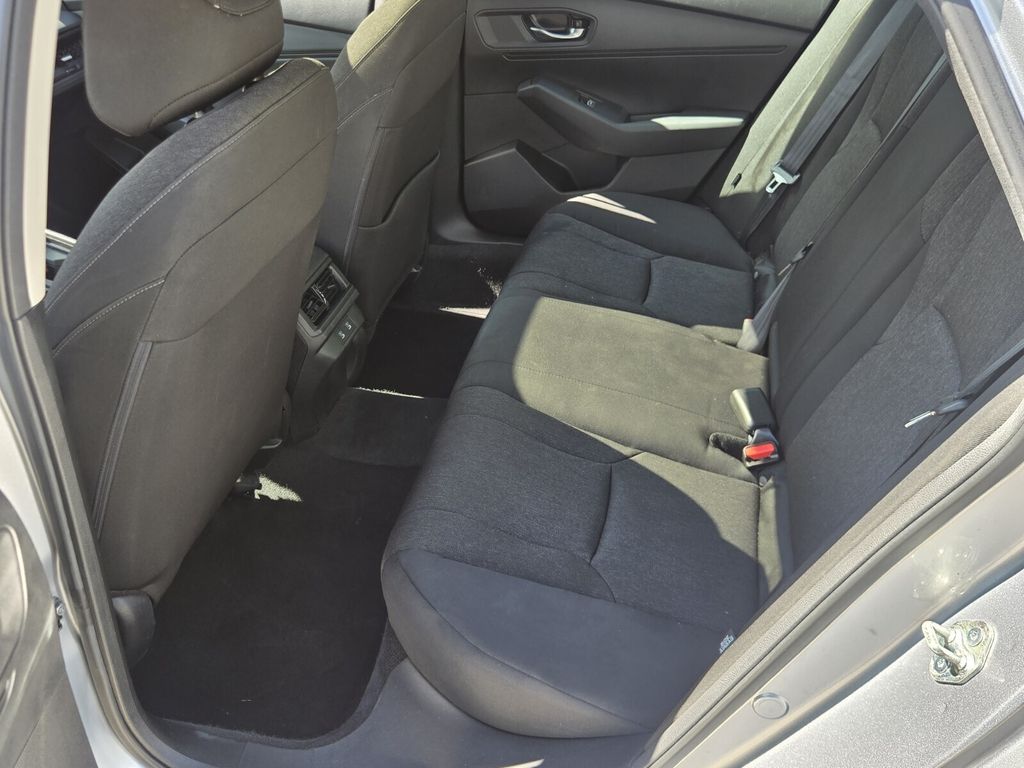 2025 Honda Accord SE - Photo 12