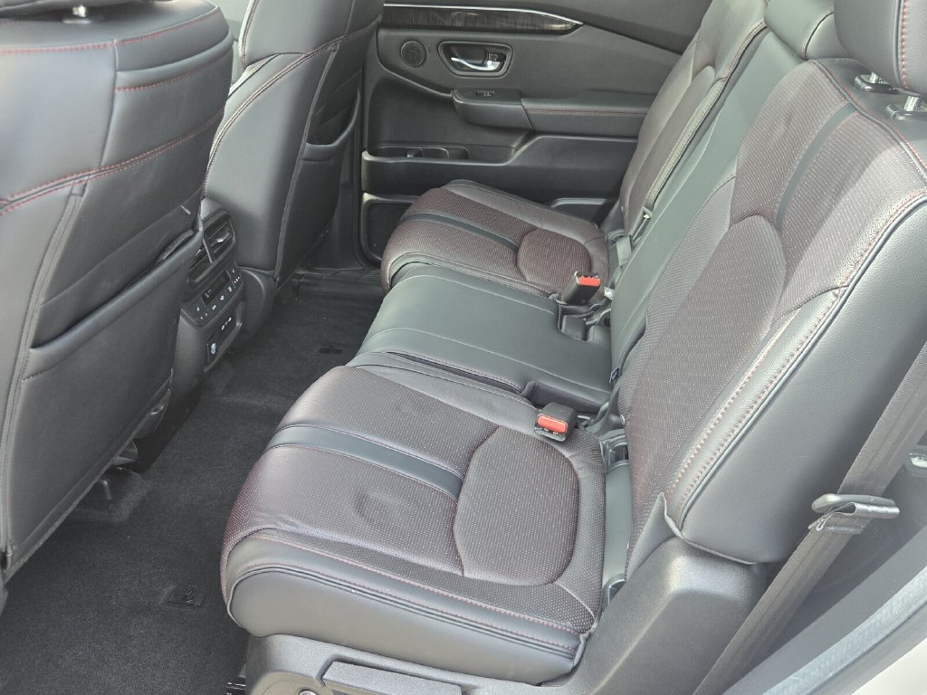 2025 Honda Pilot Black Edition - Photo 12