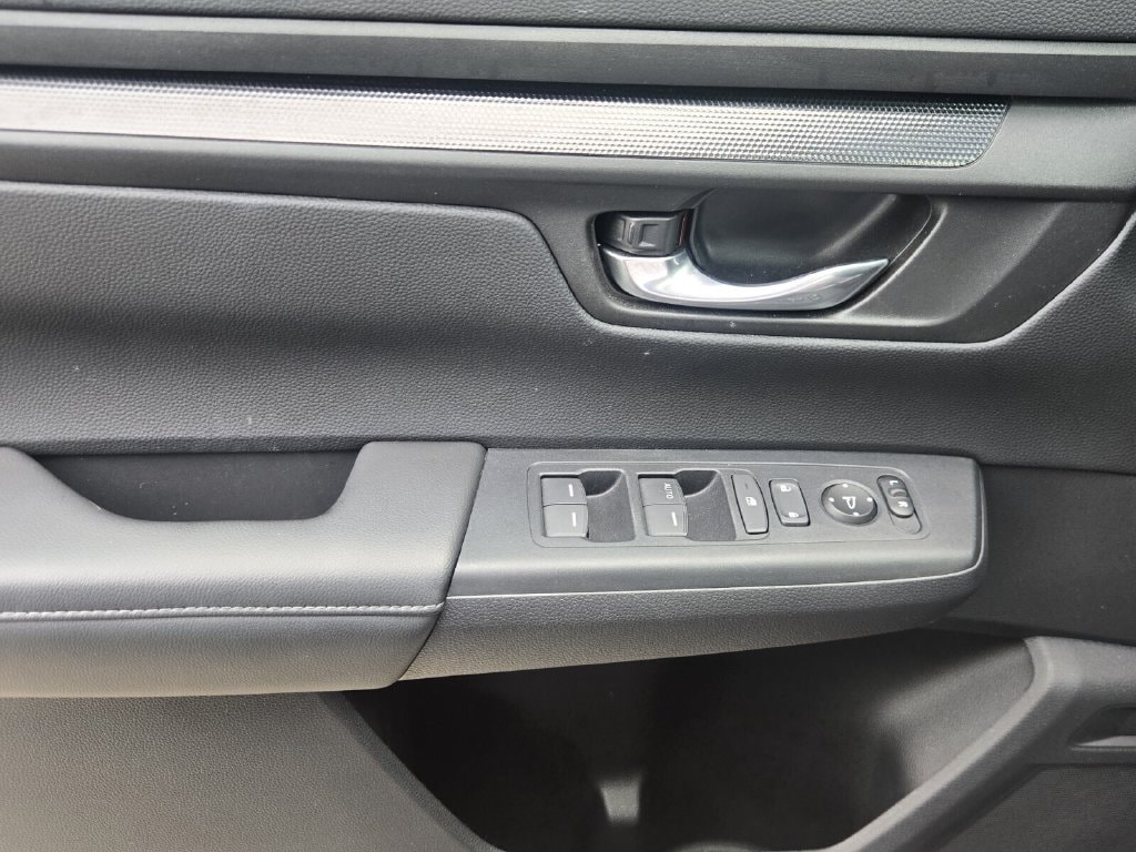 2025 Honda CR-V LX - Photo 25