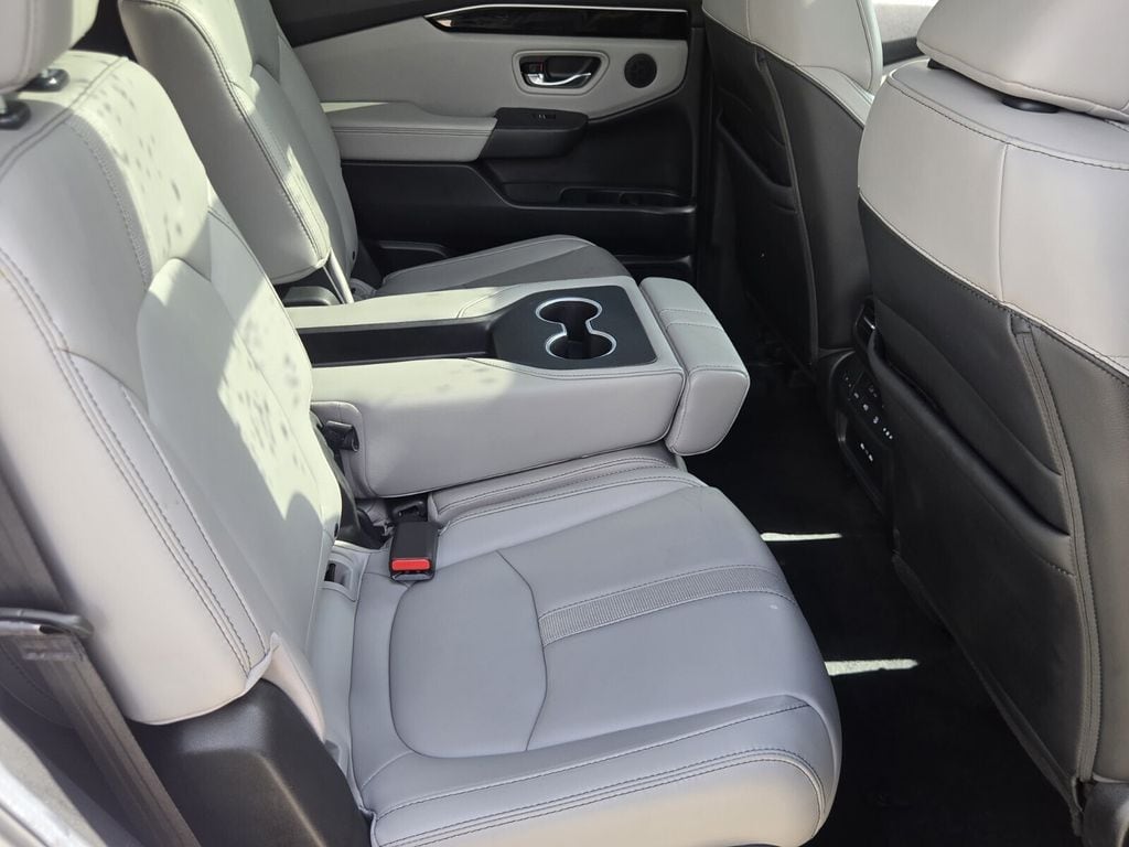 2025 Honda Pilot Touring - Photo 18