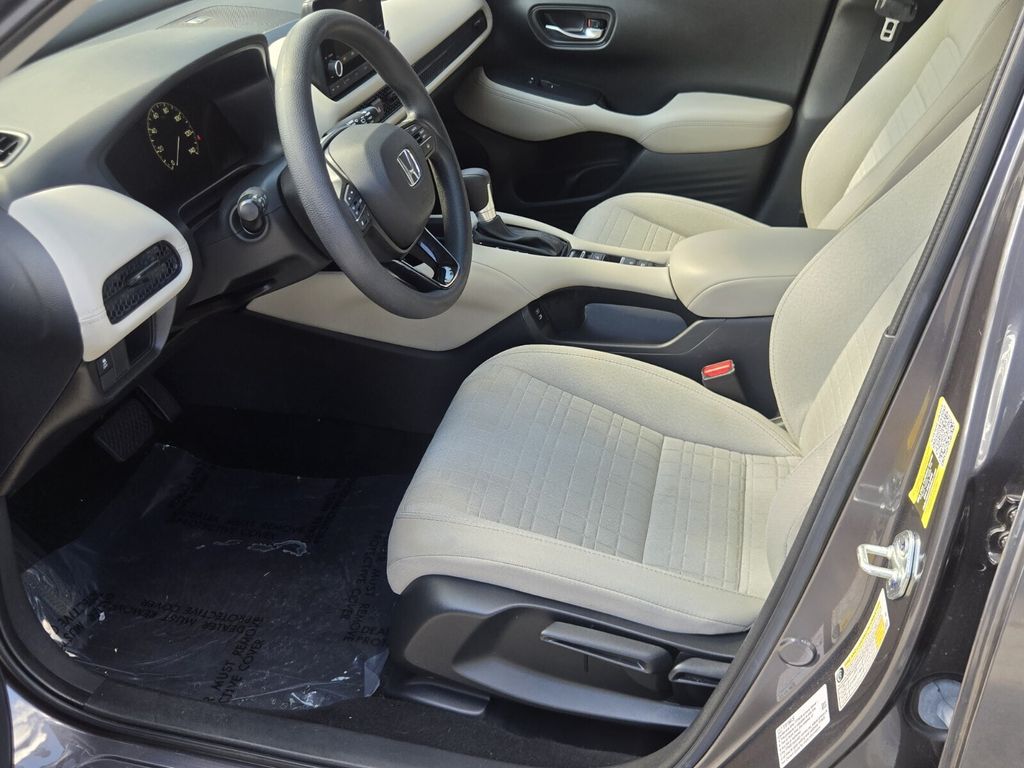 2025 Honda HR-V LX - Photo 11