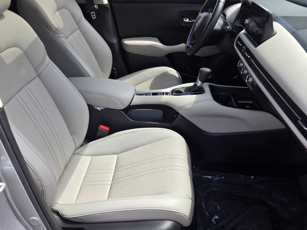 2025 Honda HR-V EX-L - Photo 16