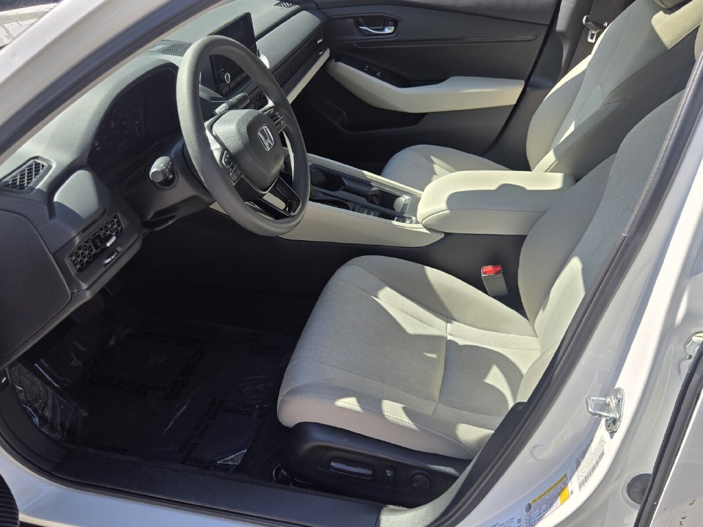 2025 Honda Accord SE - Photo 10