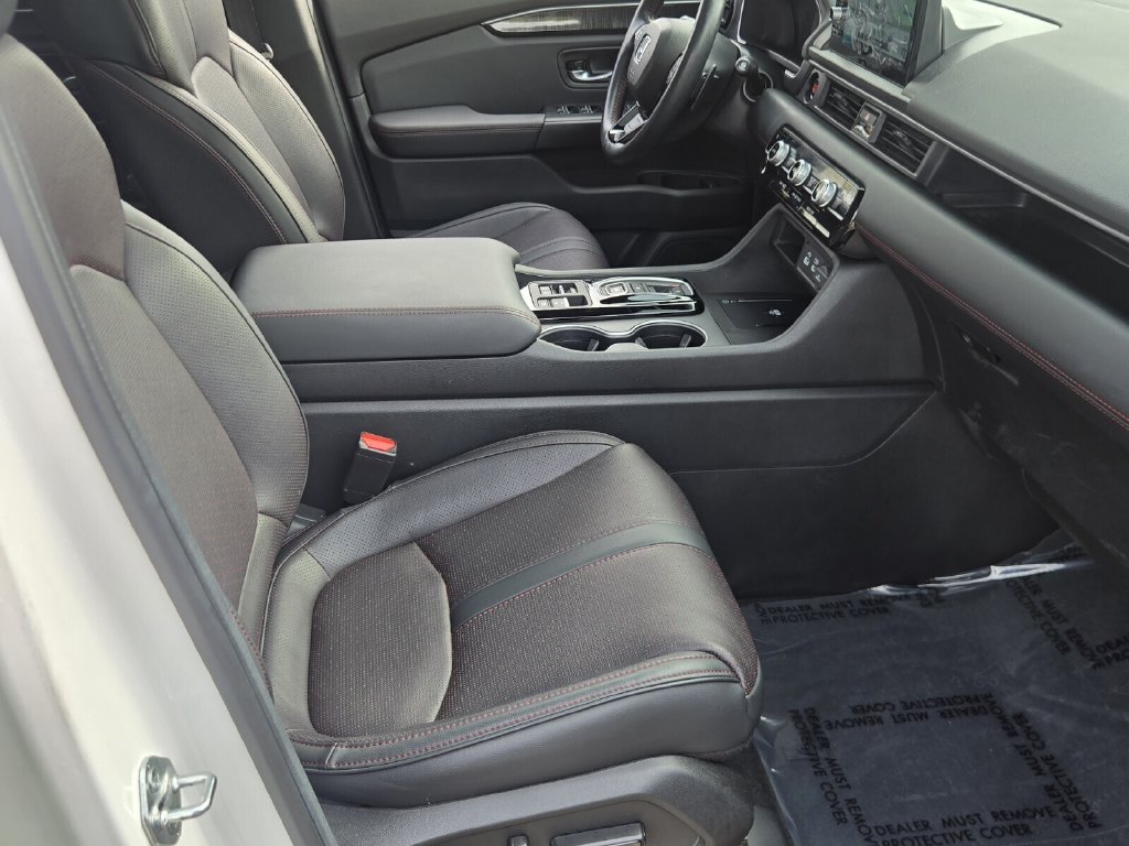 2025 Honda Pilot Black Edition - Photo 21