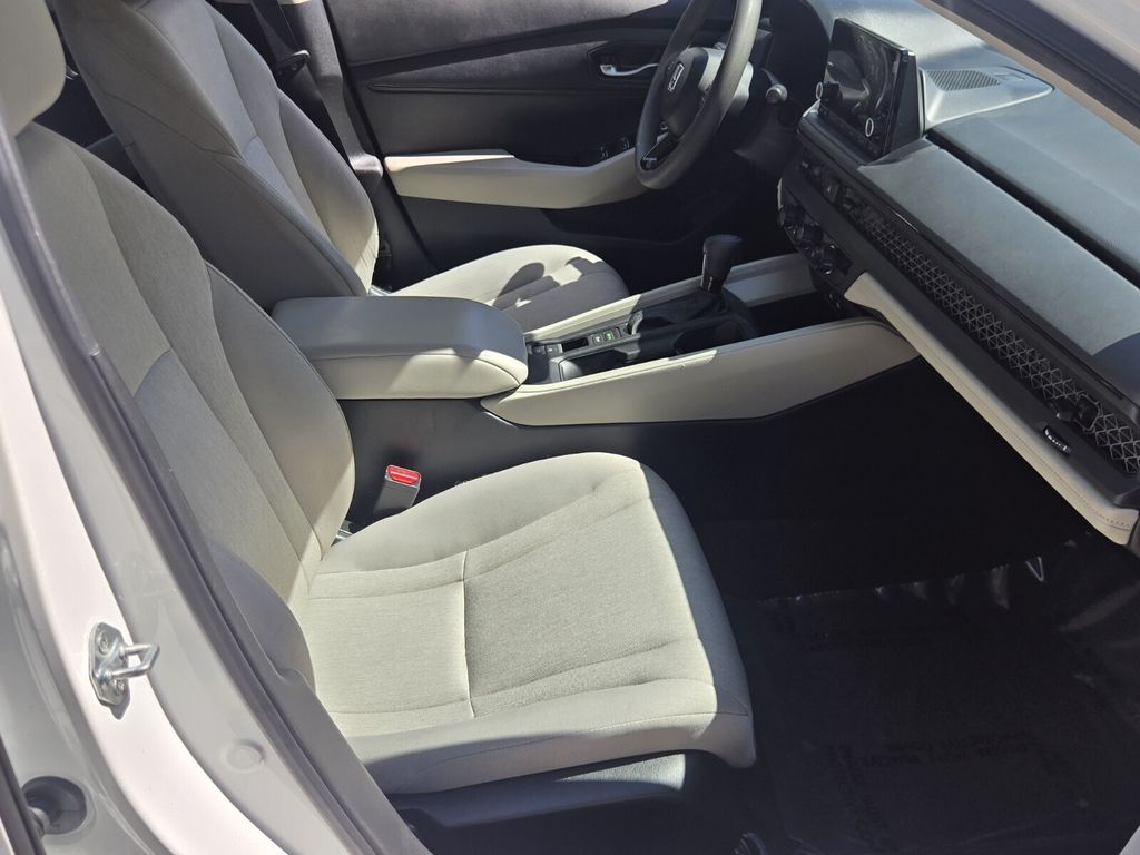2025 Honda Accord LX - Photo 17