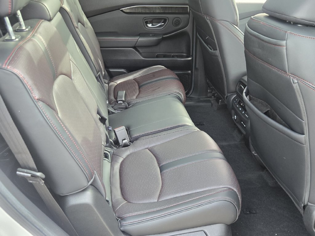 2025 Honda Pilot Black Edition - Photo 20