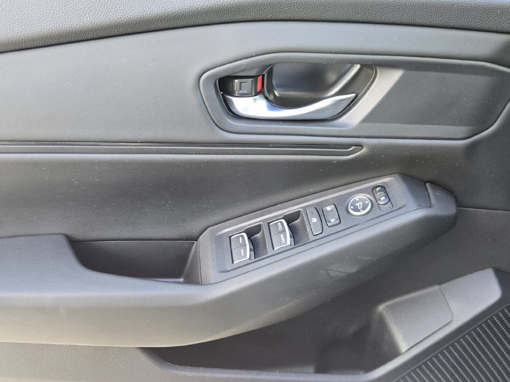 2025 Honda Accord SE - Photo 28