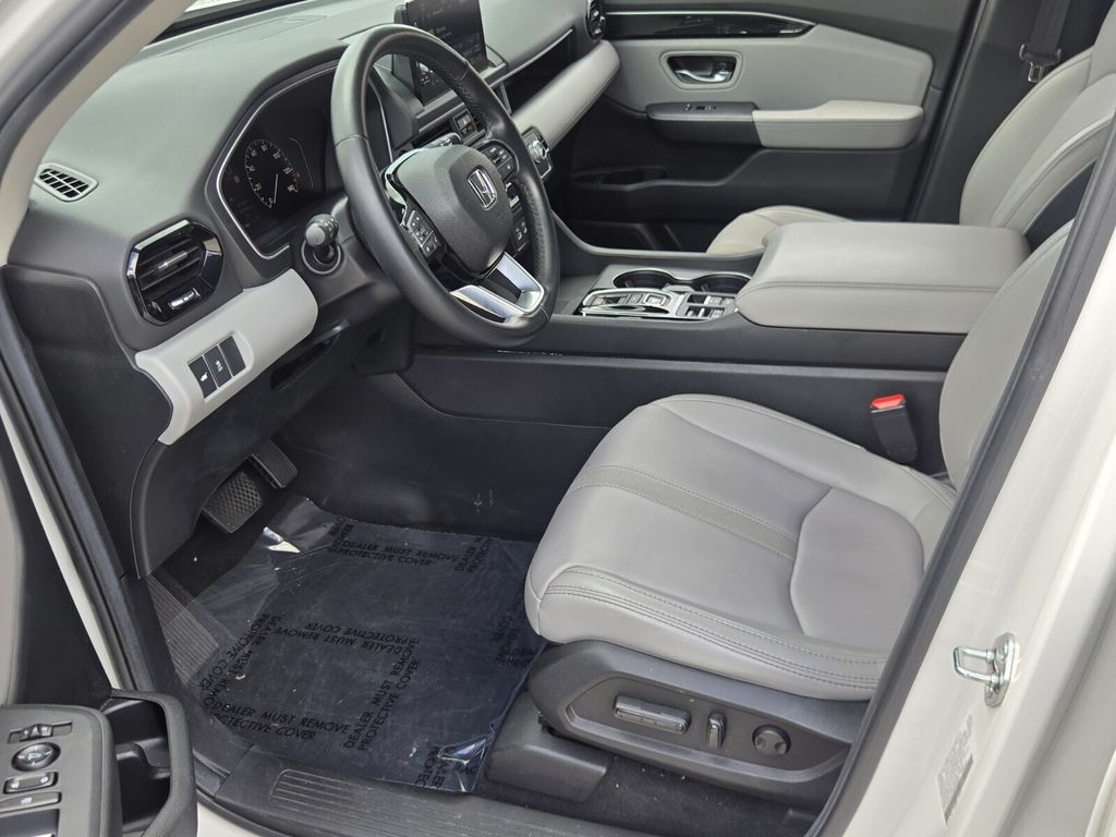 2025 Honda Pilot EX-L - Photo 11