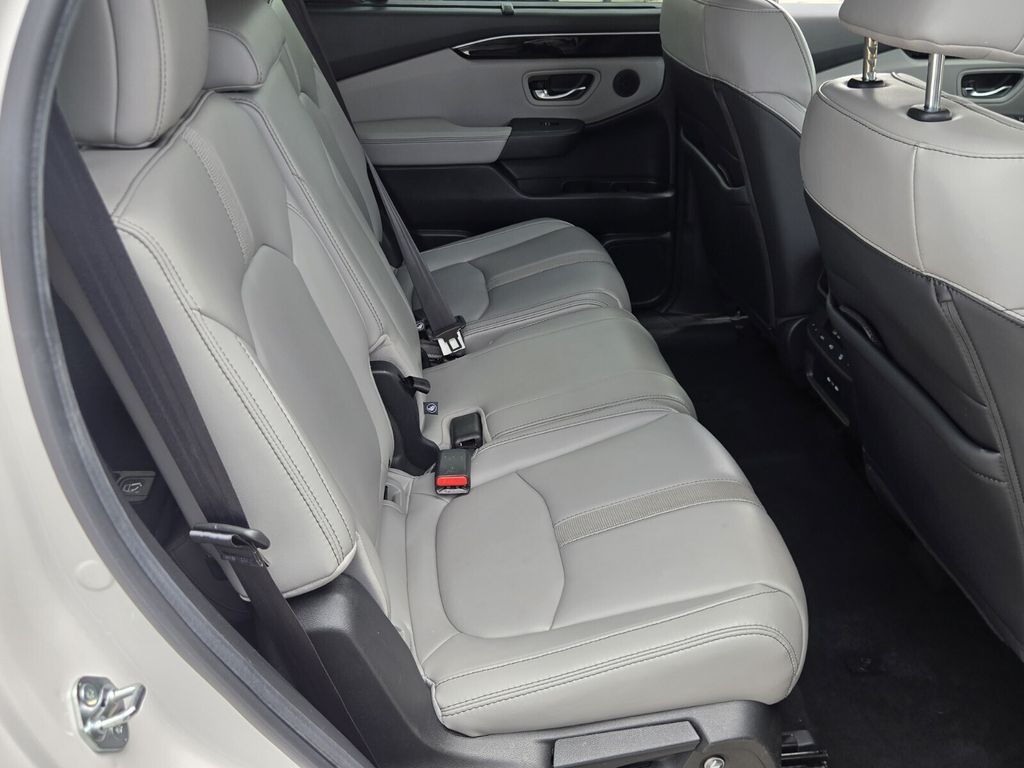 2025 Honda Pilot EX-L - Photo 16