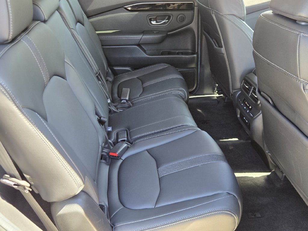 2025 Honda Pilot EX-L - Photo 17