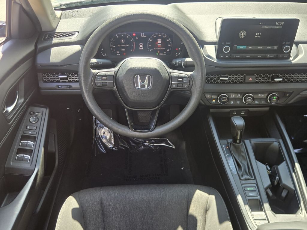 2025 Honda Accord SE - Photo 13