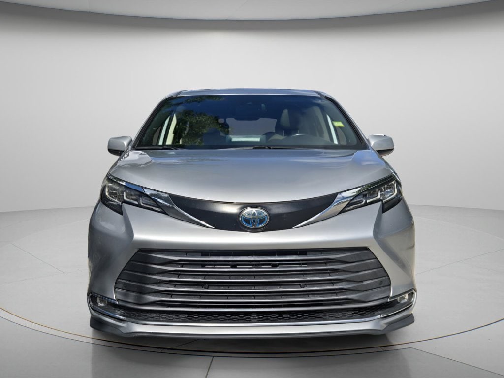 Used 2022 Toyota Sienna XLE 8 Passenger Minivan/Van