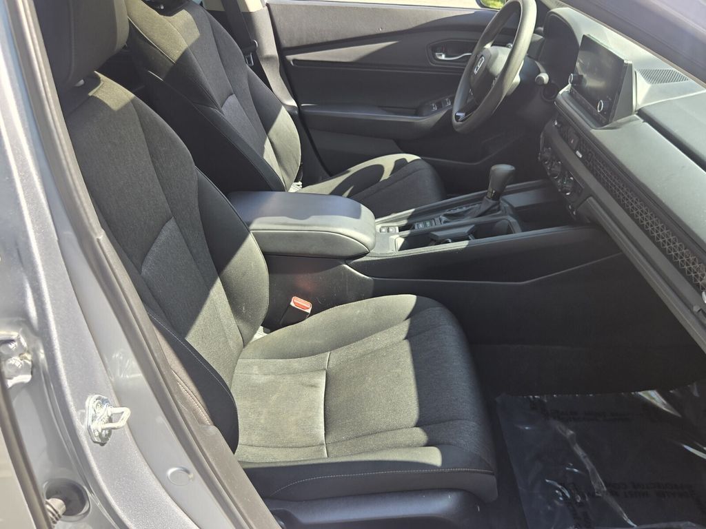 2025 Honda Accord SE - Photo 17
