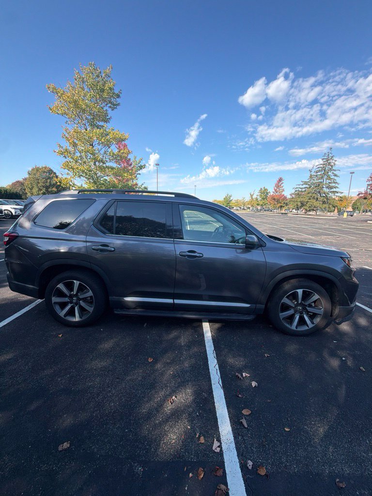 Used 2025 Honda Pilot Elite SUV