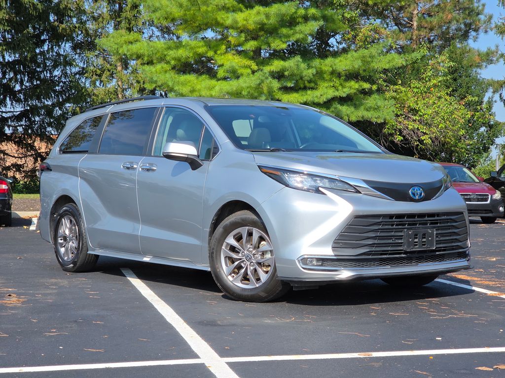 Used 2023 Toyota Sienna XLE Minivan/Van