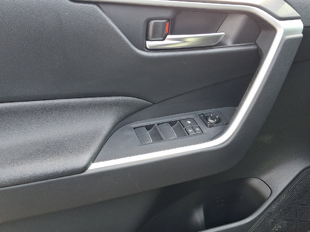 2019 Toyota RAV4 XLE Premium - Photo 12