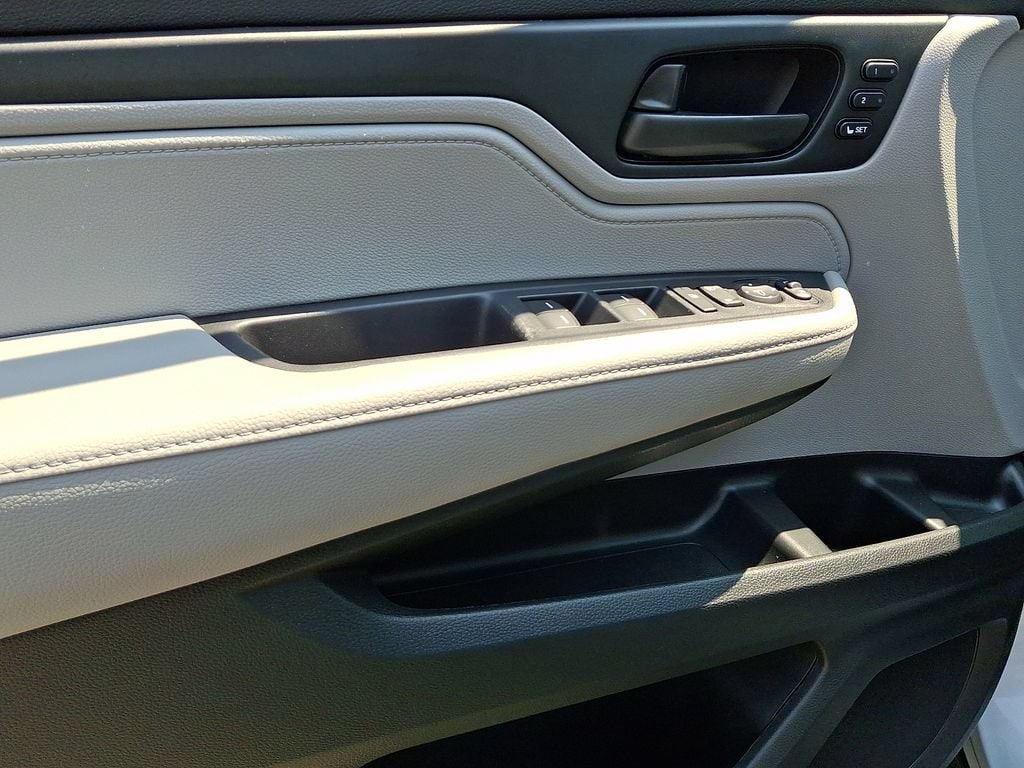 2024 Honda Odyssey EX-L - Photo 12