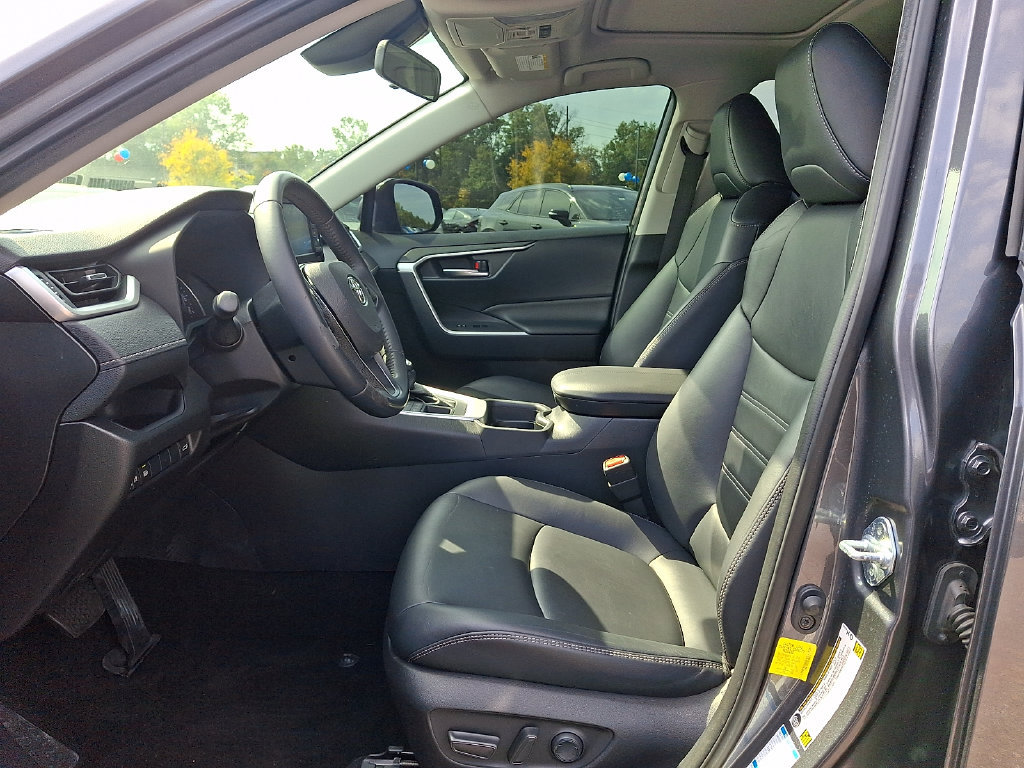 2019 Toyota RAV4 XLE Premium - Photo 13