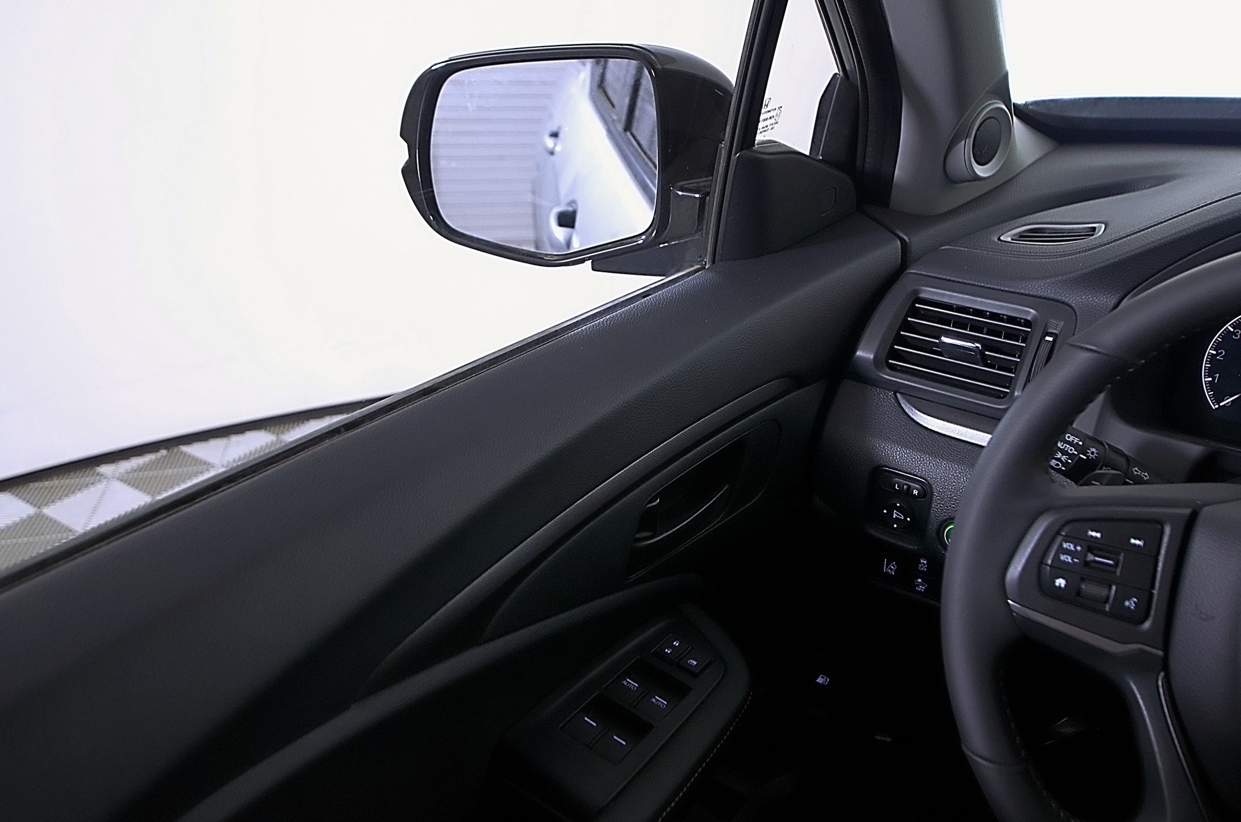 2025 Honda Ridgeline Sport - Photo 18