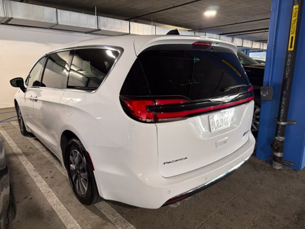 Used 2024 Chrysler Pacifica Plug-In Hybrid Select Van Passenger Van