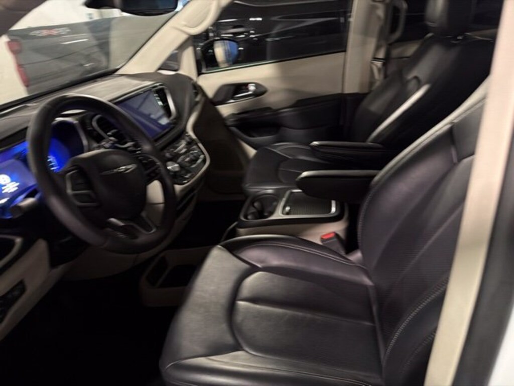 Used 2024 Chrysler Pacifica Plug-In Hybrid Select Van Passenger Van