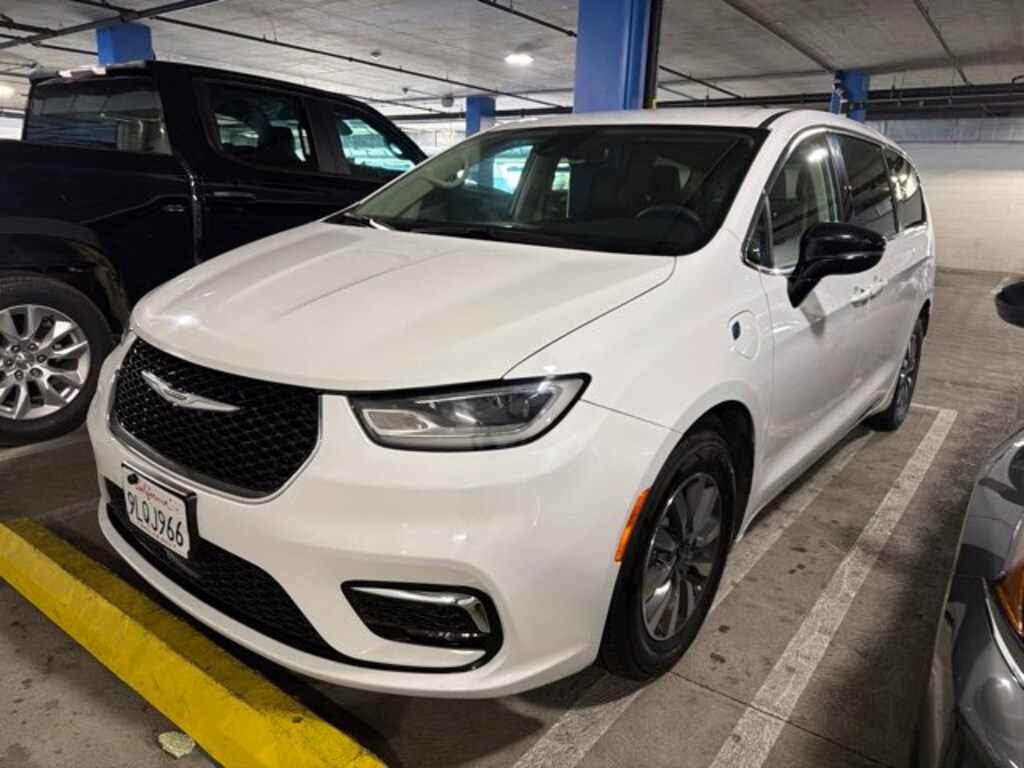 Used 2024 Chrysler Pacifica Plug-In Hybrid Select Van Passenger Van