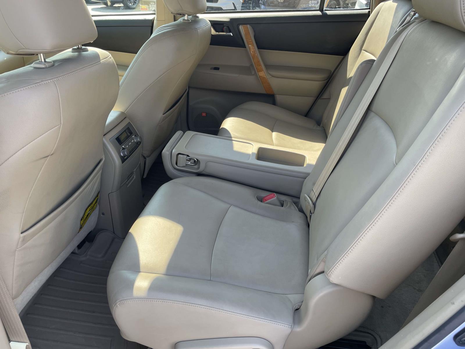 2009 Toyota Highlander Limited Hybrid - Photo 8