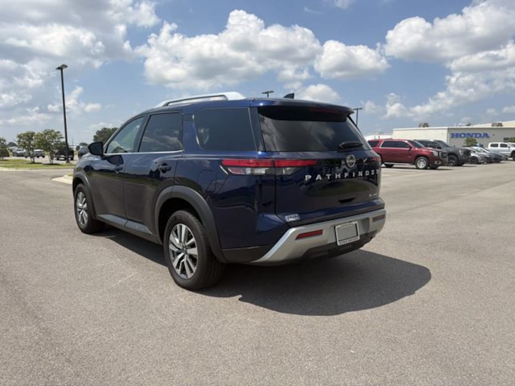 Used 2025 Nissan Pathfinder SL SUV
