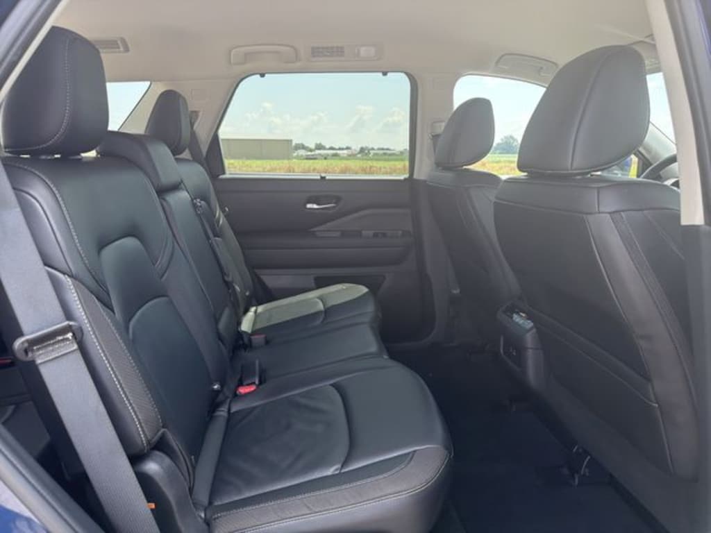 Used 2025 Nissan Pathfinder SL SUV