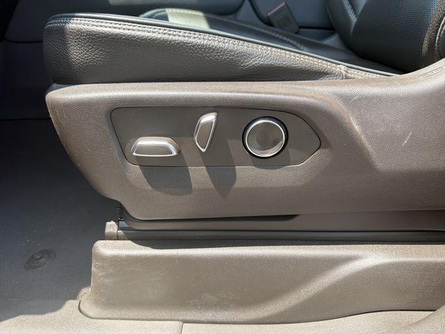 2023 GMC Yukon Denali - Photo 10
