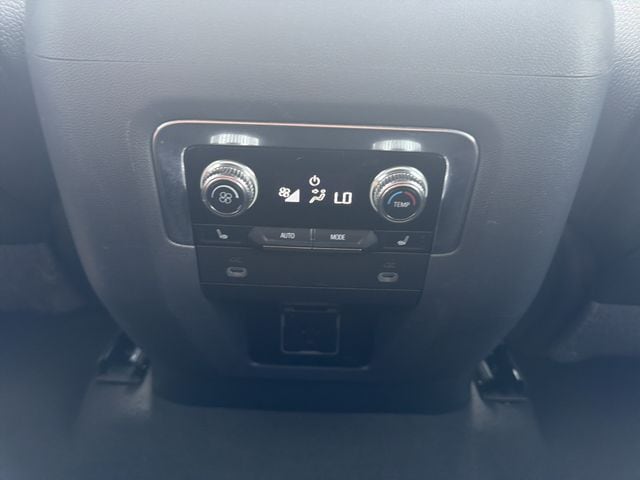 2023 GMC Yukon Denali - Photo 24