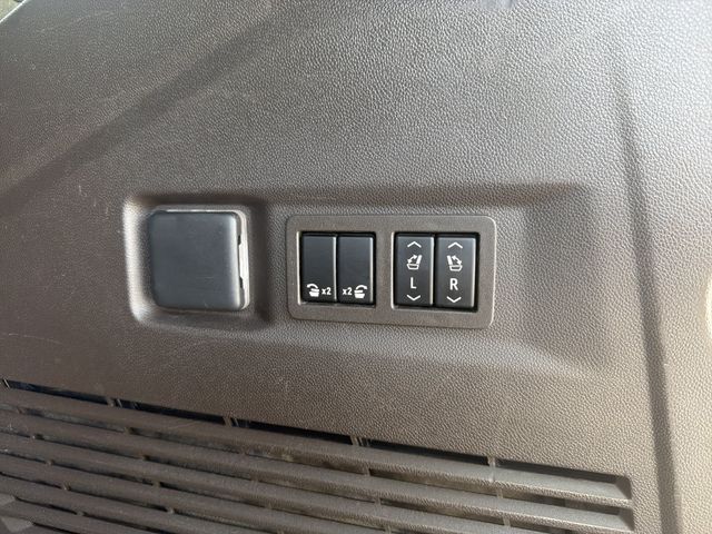 2023 GMC Yukon Denali - Photo 21