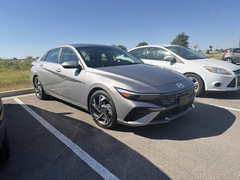 Used 2025 Hyundai Elantra Hybrid Limited Sedan