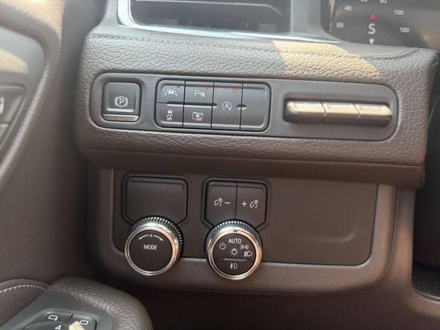 2023 GMC Yukon Denali - Photo 38