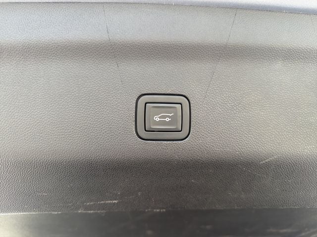 2023 GMC Yukon Denali - Photo 21